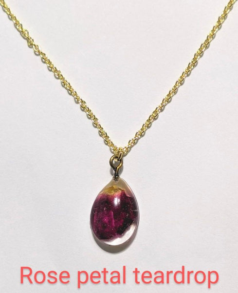 Pure Simplicity: Minimal golden or silver colored chain handmade pendant necklace - Nature's Lure