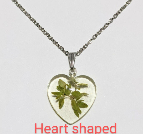 Graceful Green: Stainless steel chain necklace with handmade real green leaf pendant - Nature's Lure