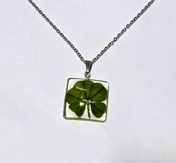 Uncommon Jewel: Five leaf clover pendant chain necklace - Nature's Lure