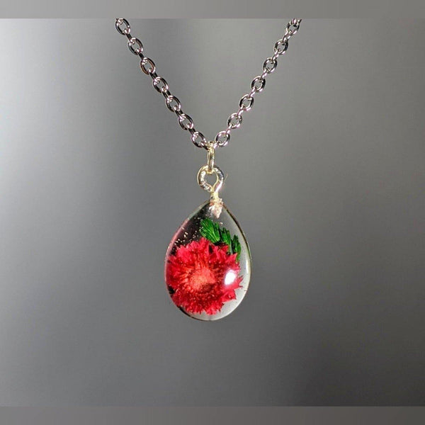 Pure Simplicity: Minimal golden or silver colored chain handmade pendant necklace - Nature's Lure