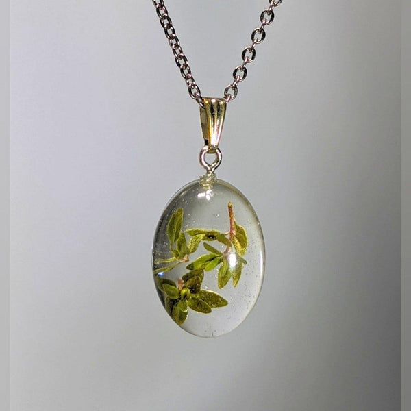 Graceful Green: Stainless steel chain necklace with handmade real green leaf pendant - Nature's Lure