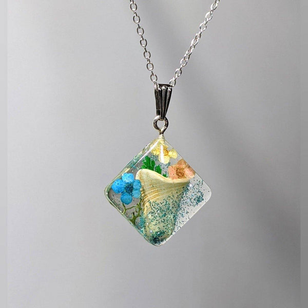 Beach Love: Handmade flower and shell pendant sterling silver necklace - Nature's Lure