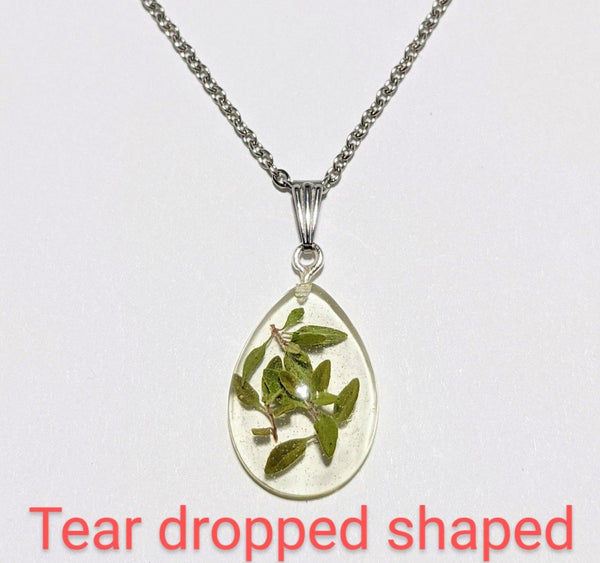 Graceful Green: Stainless steel chain necklace with handmade real green leaf pendant - Nature's Lure