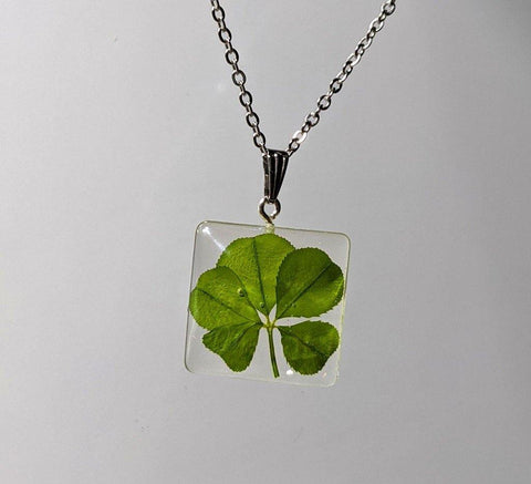 Uncommon Jewel: Five leaf clover pendant chain necklace - Nature's Lure